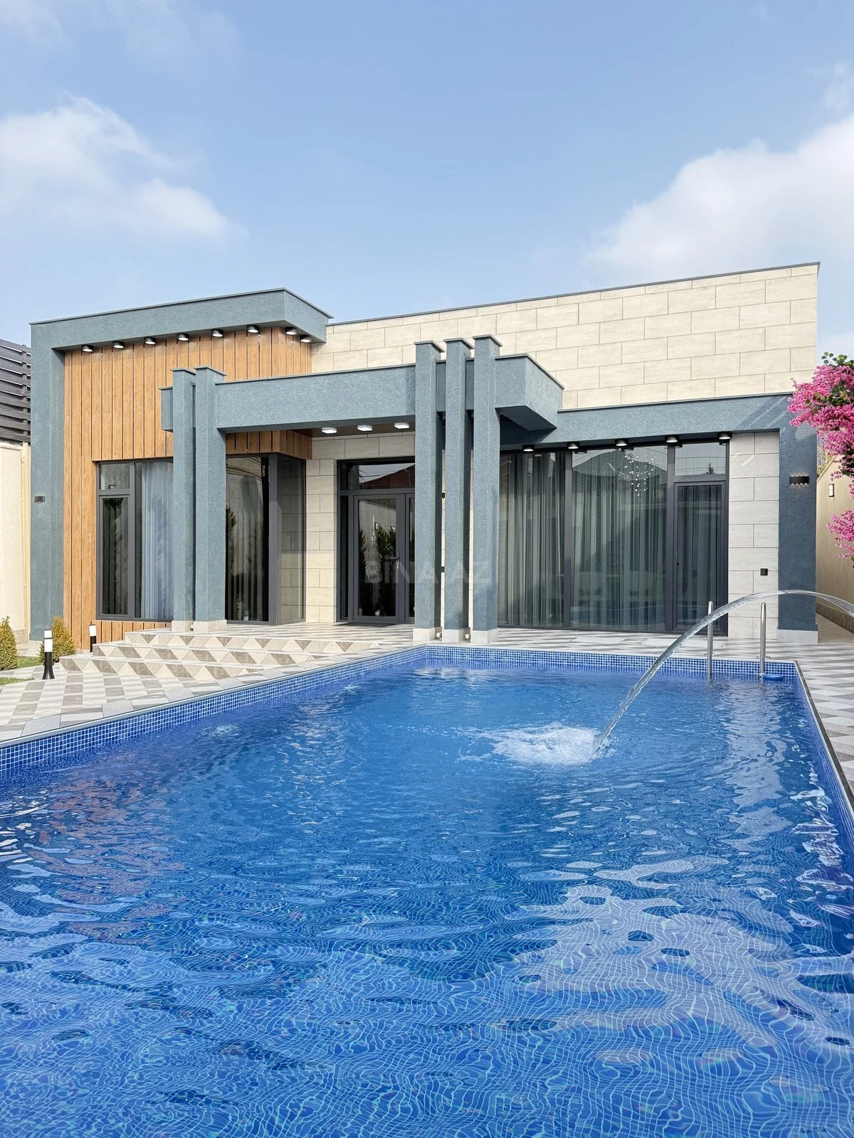 Satılır 5 otaqlı həyət evi 180 m²