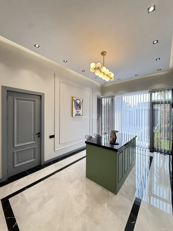 Satılır 5 otaqlı həyət evi 180 m²