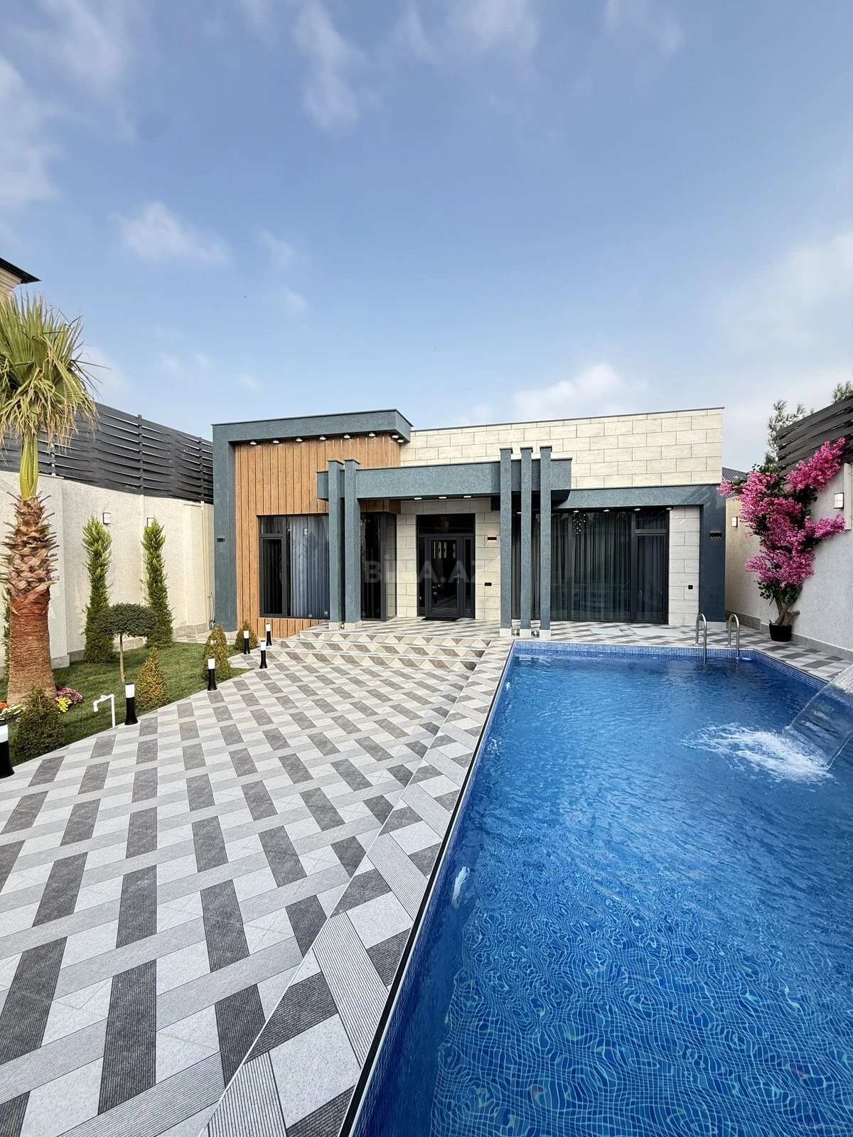 Satılır 5 otaqlı həyət evi 180 m²