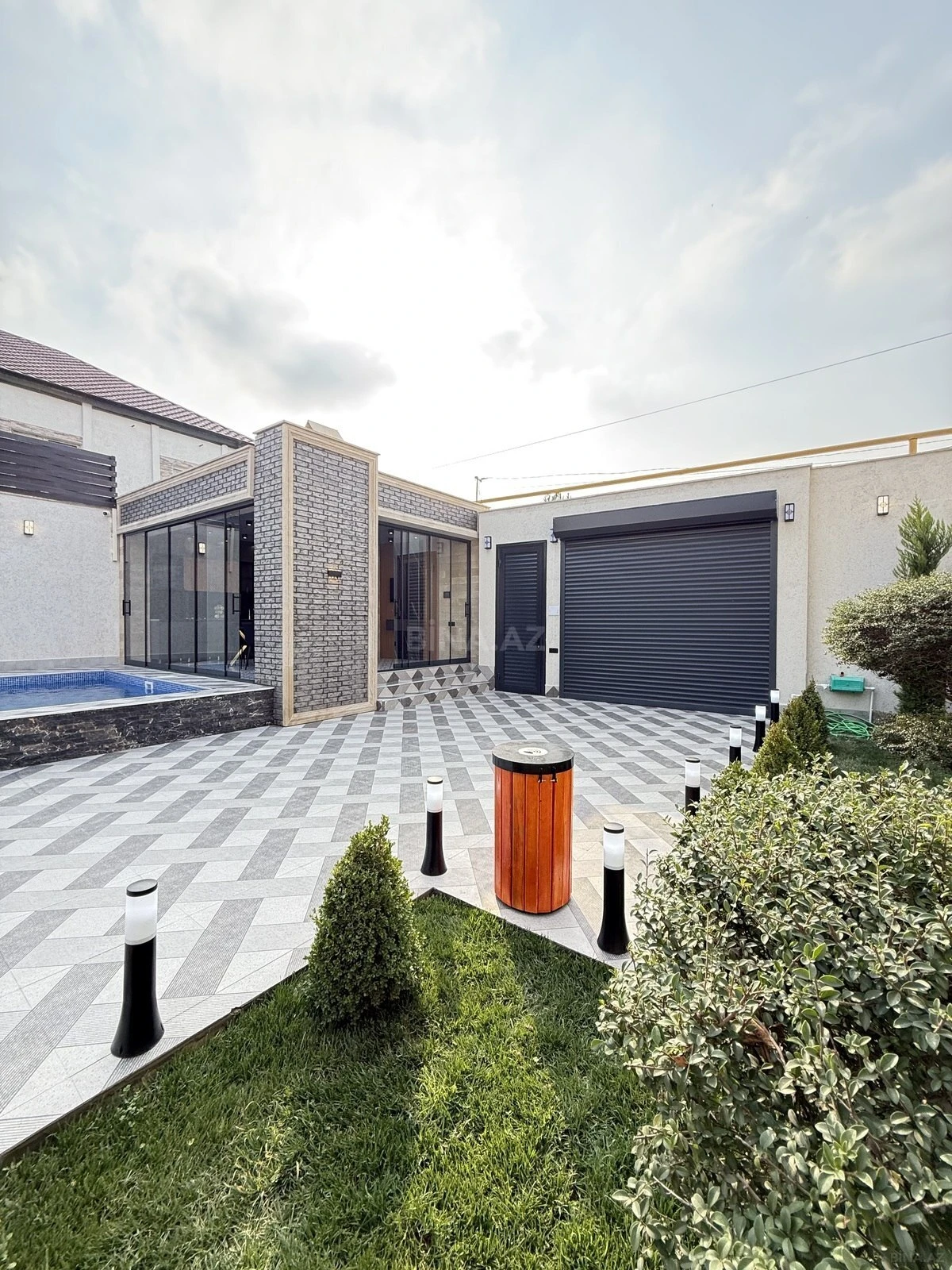 Satılır 5 otaqlı həyət evi 180 m²