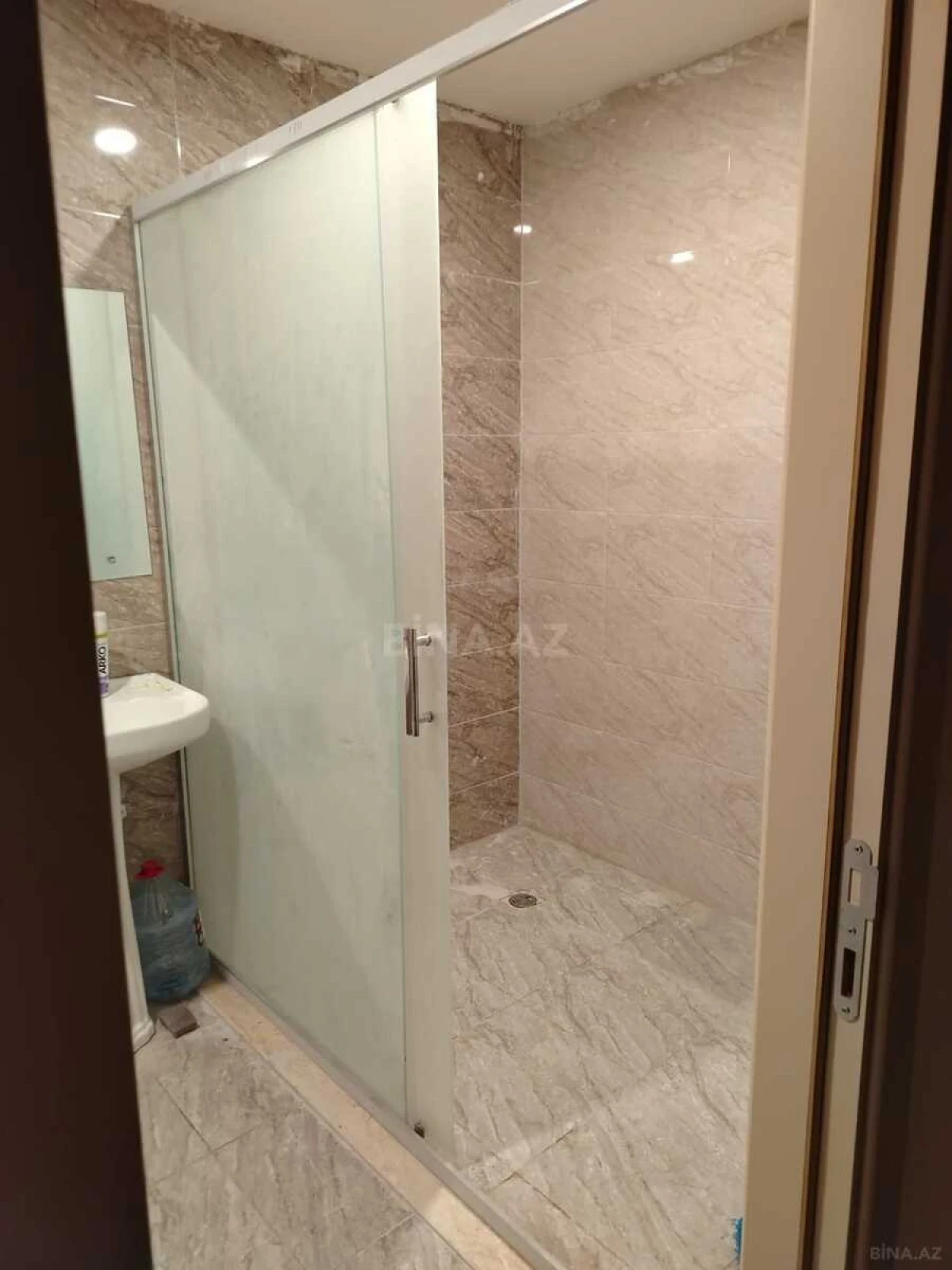 Satılır 1 otaqlı mənzil 52 m²