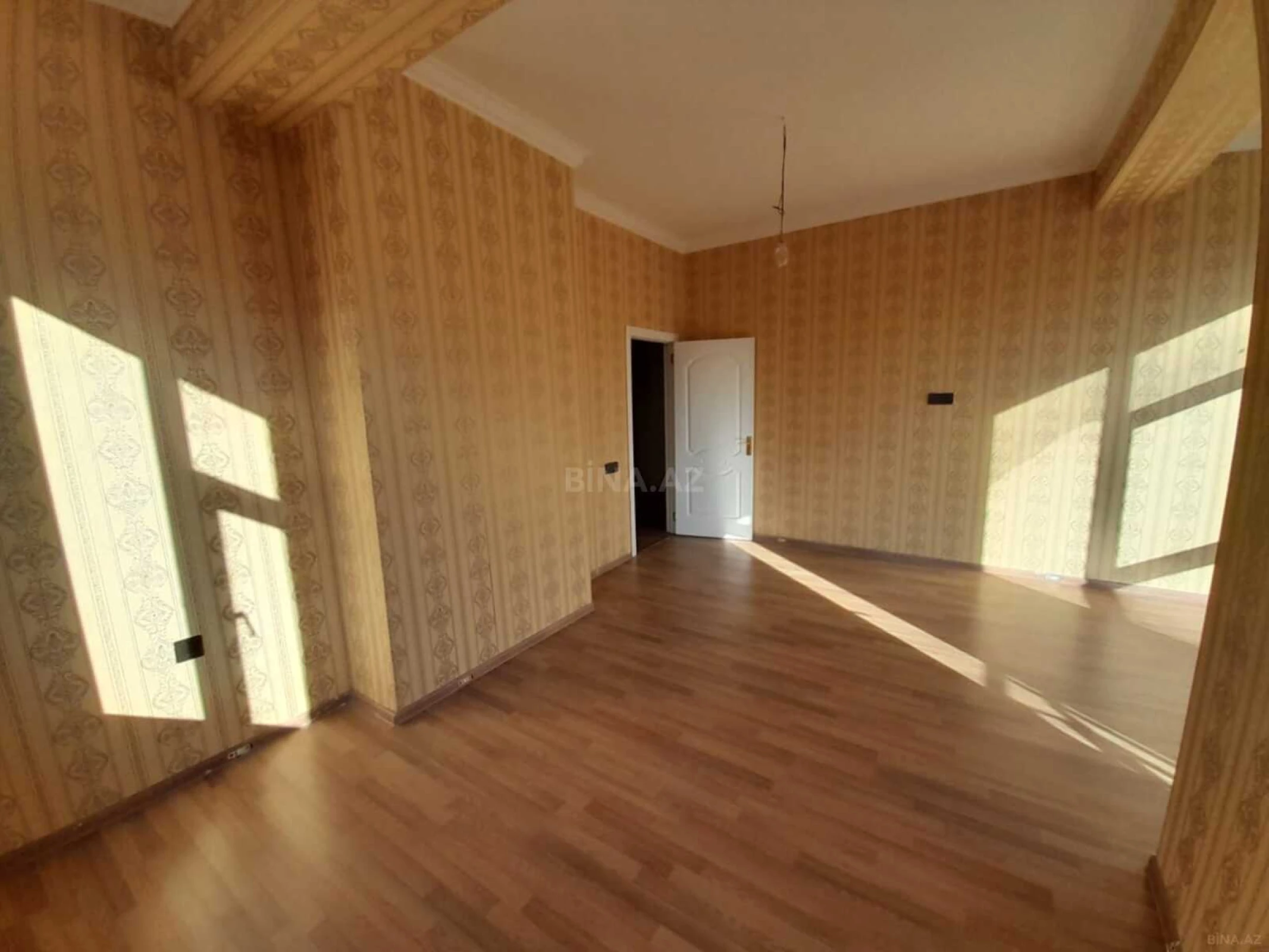 Satılır 3 otaqlı mənzil 111 m²