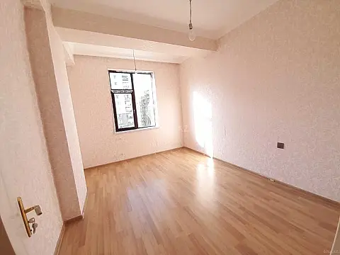 Satılır 3 otaqlı mənzil 111 m²