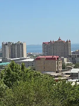 Satılır 4 otaqlı mənzil 220 m²