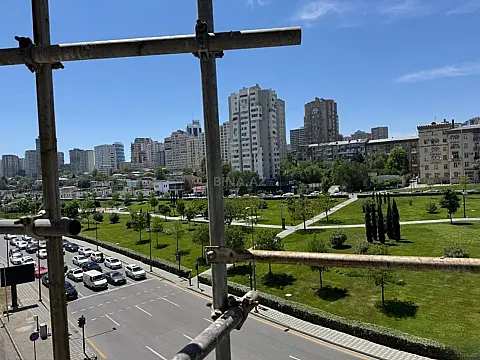 Satılır 4 otaqlı mənzil 220 m²