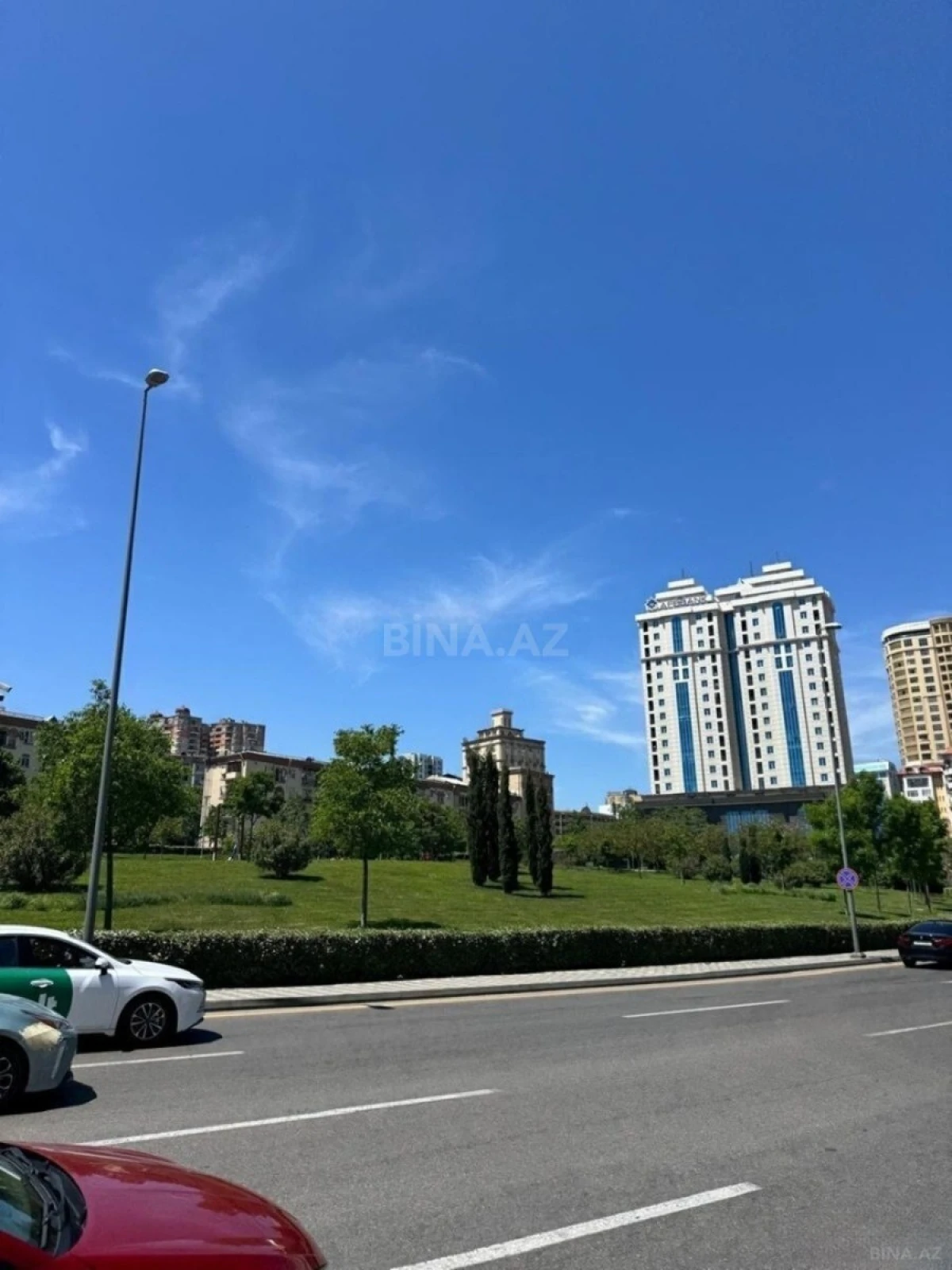 Satılır 4 otaqlı mənzil 220 m²