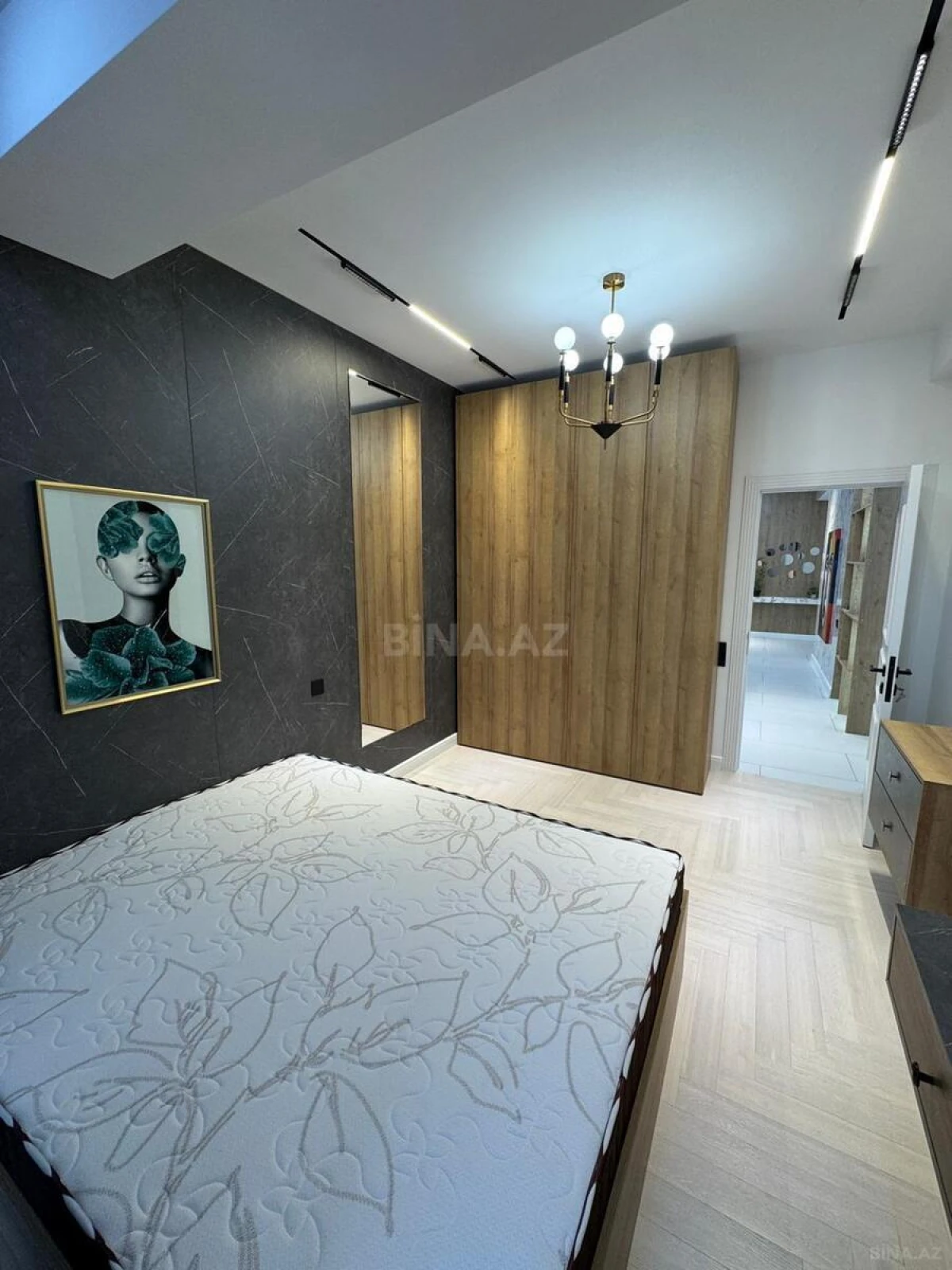 Satılır 3 otaqlı mənzil 118 m²