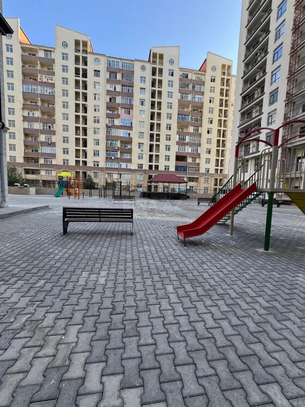 Satılır 3 otaqlı mənzil 118 m²