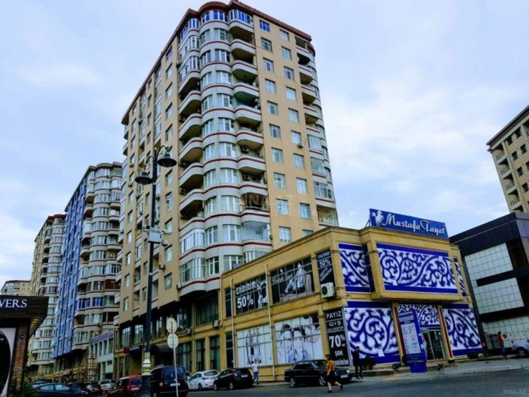 Satılır 3 otaqlı mənzil 153 m²