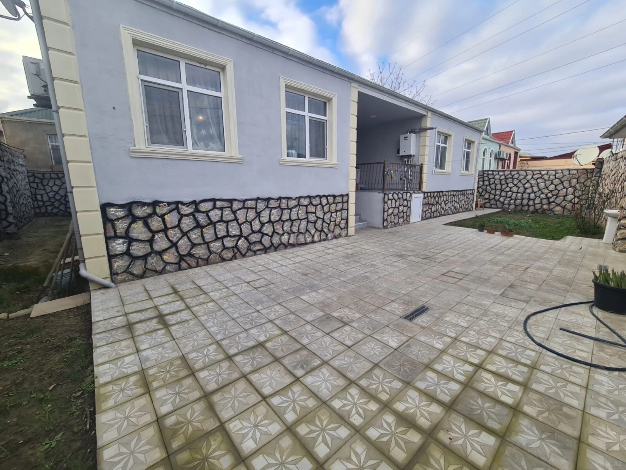 Satılır 4 otaqlı həyət evi 130 m²