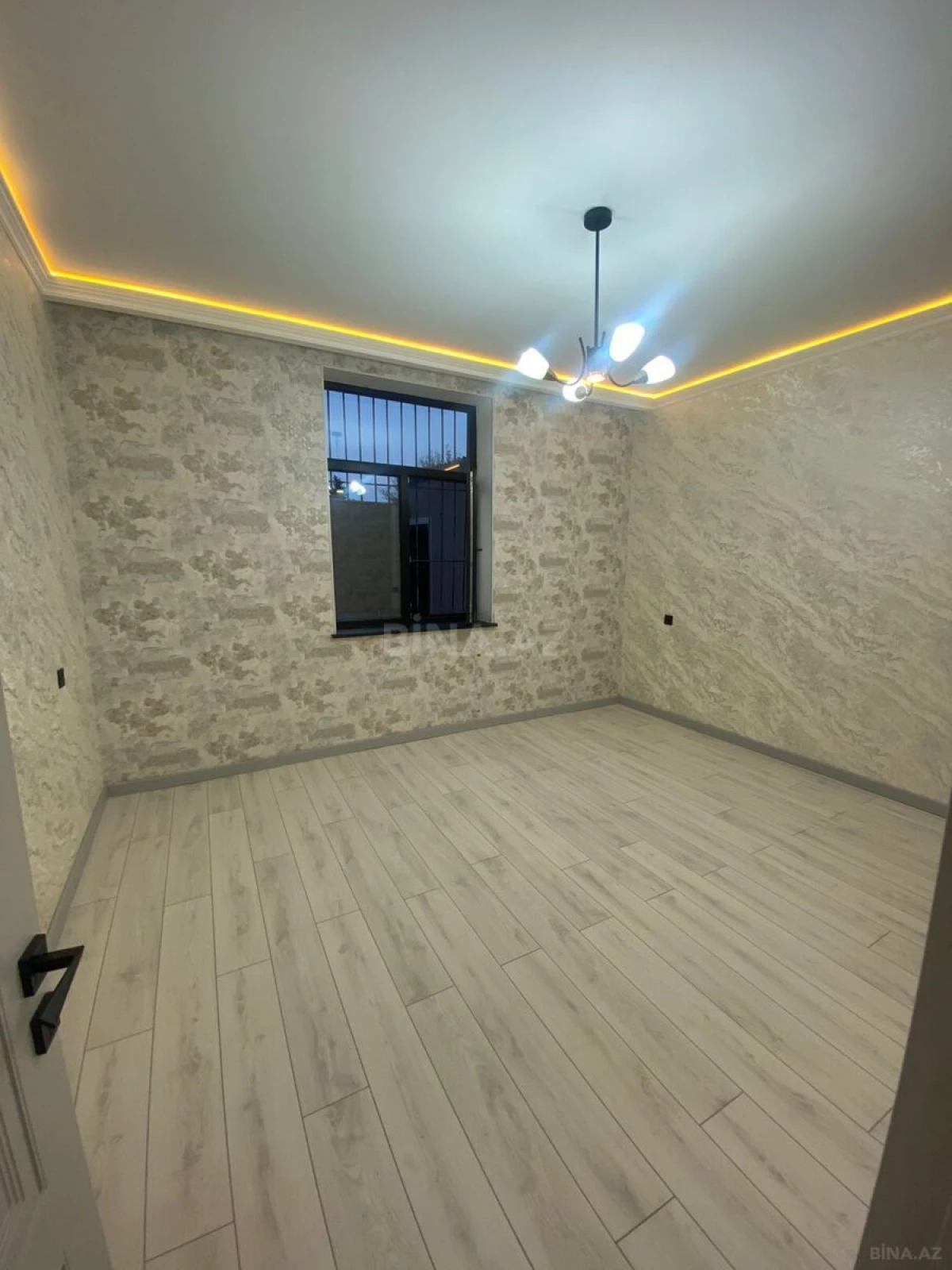 Satılır 6 otaqlı həyət evi 300 m²