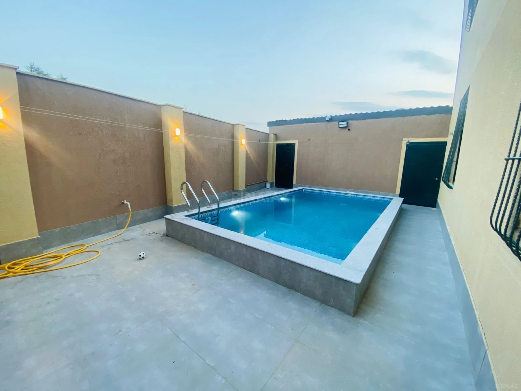 Satılır 6 otaqlı həyət evi 300 m²