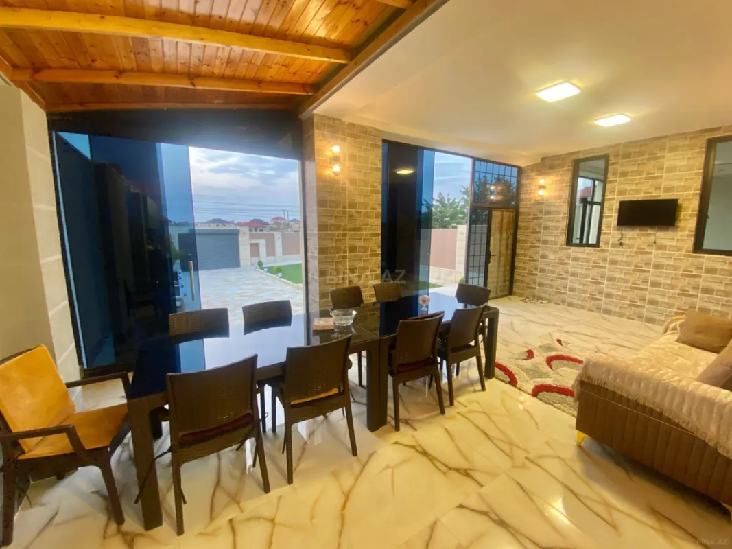 Satılır 6 otaqlı həyət evi 300 m²