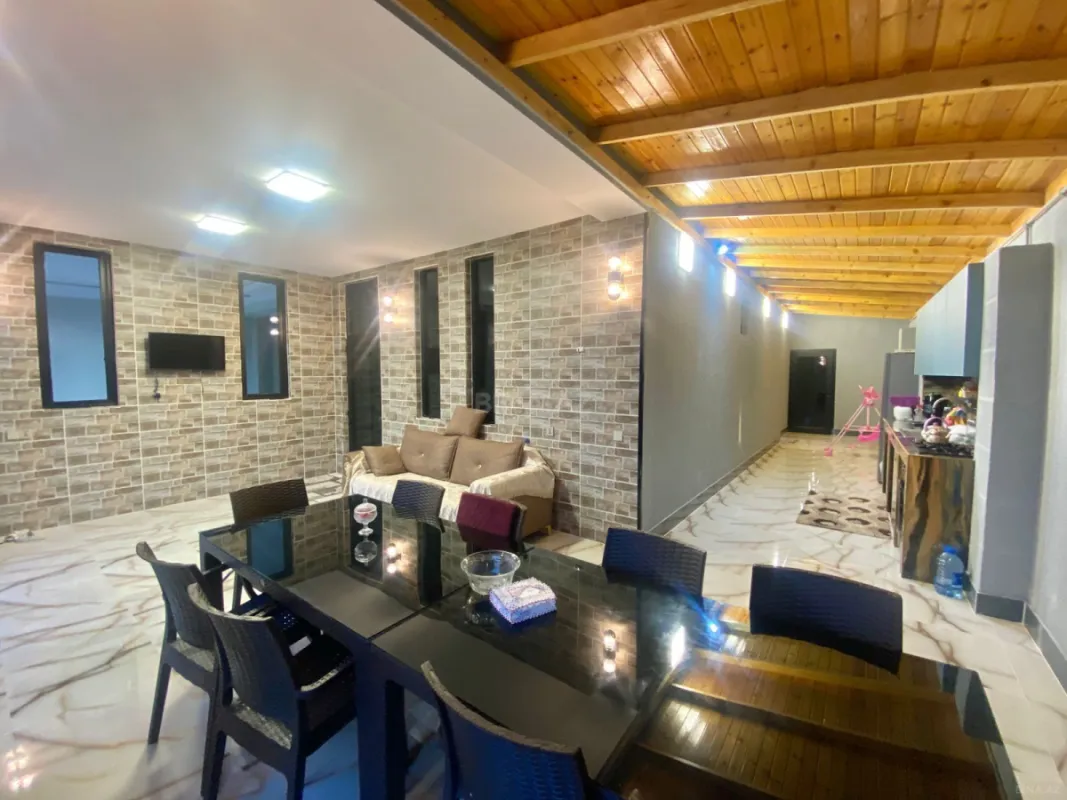 Satılır 6 otaqlı həyət evi 300 m²