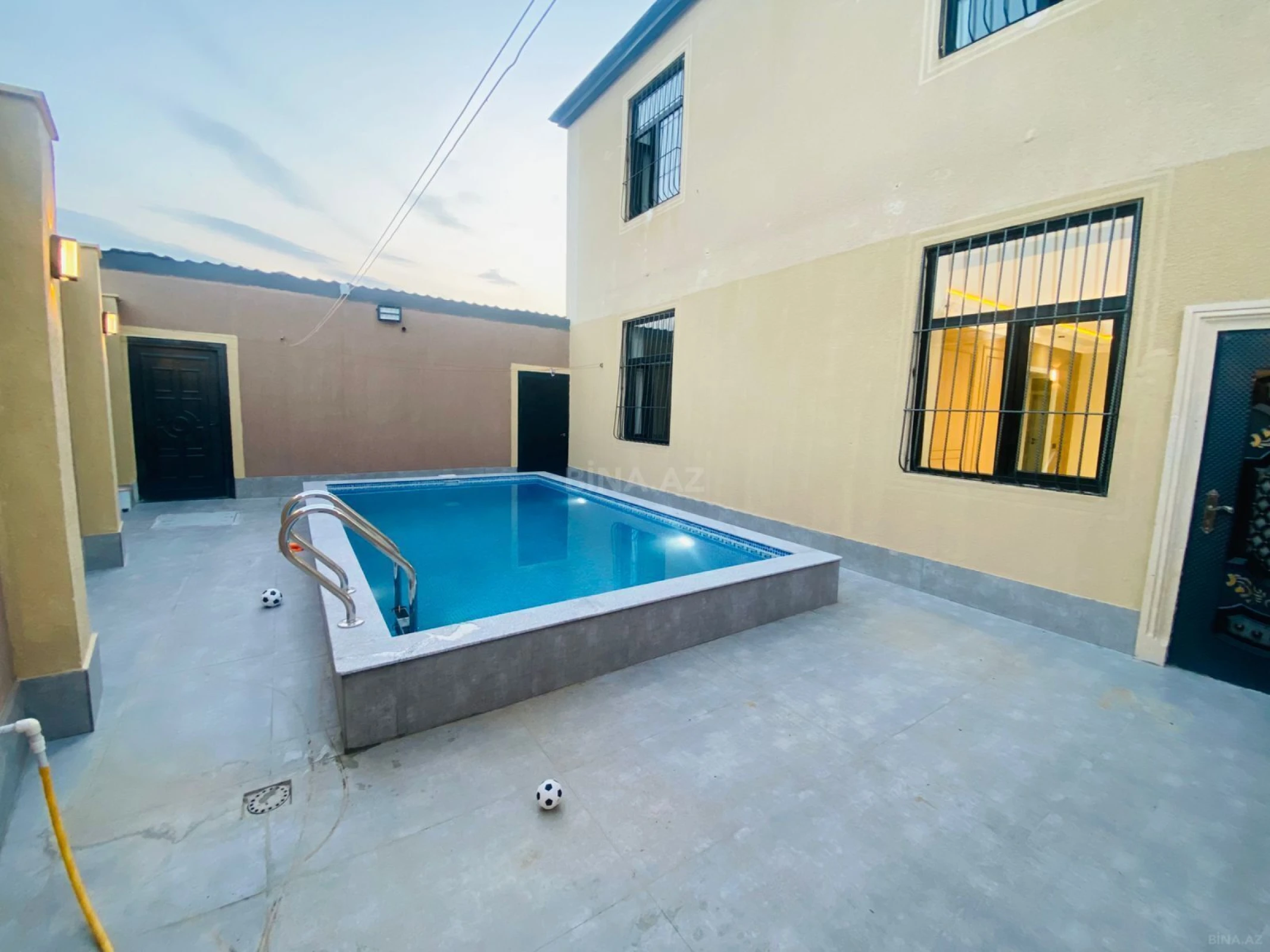 Satılır 6 otaqlı həyət evi 300 m²