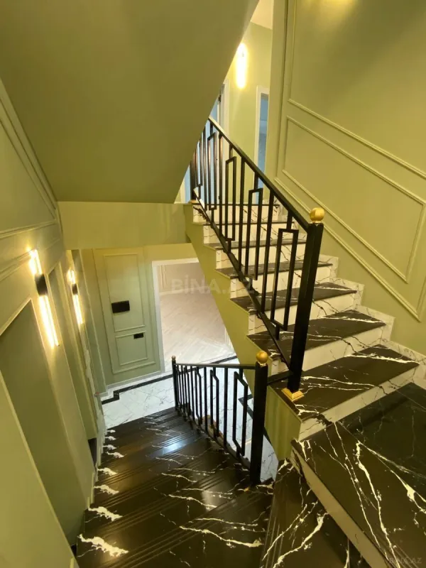 Satılır 6 otaqlı həyət evi 300 m²