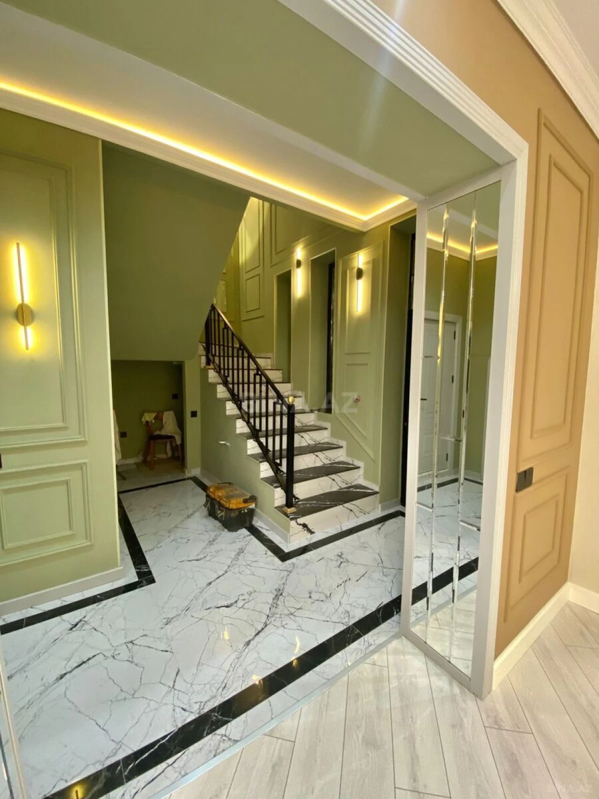 Satılır 6 otaqlı həyət evi 300 m²