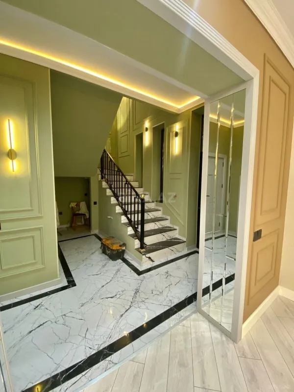 Satılır 6 otaqlı həyət evi 300 m²