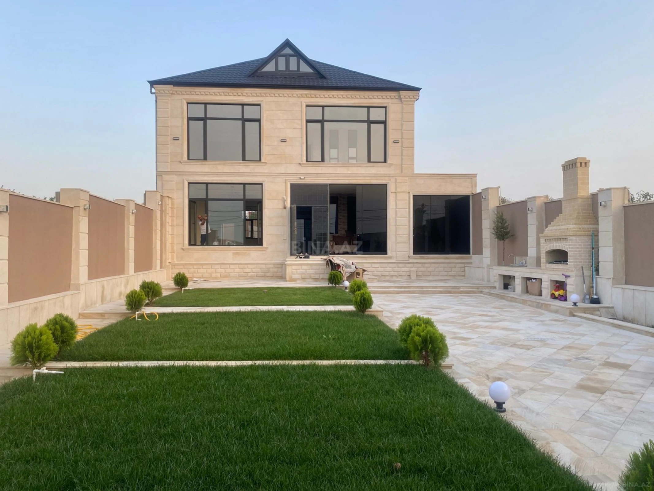 Satılır 6 otaqlı həyət evi 300 m²