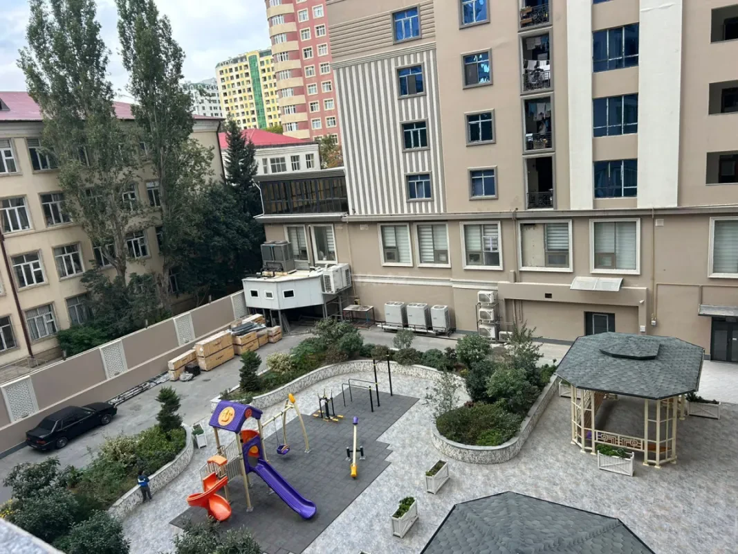 Satılır 2 otaqlı mənzil 92 m²