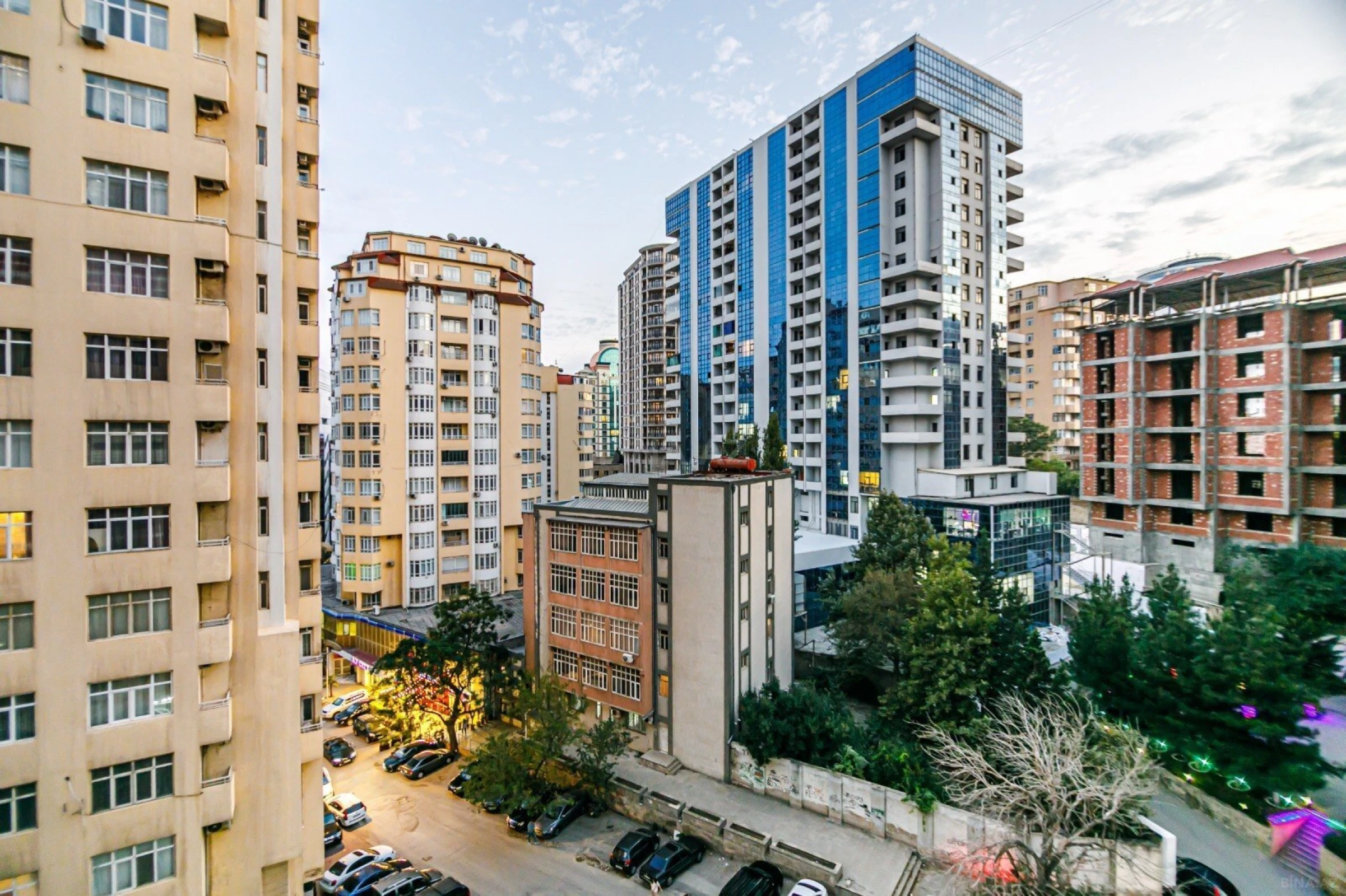 Kirayə verilir 3 otaqlı mənzil 175 m²