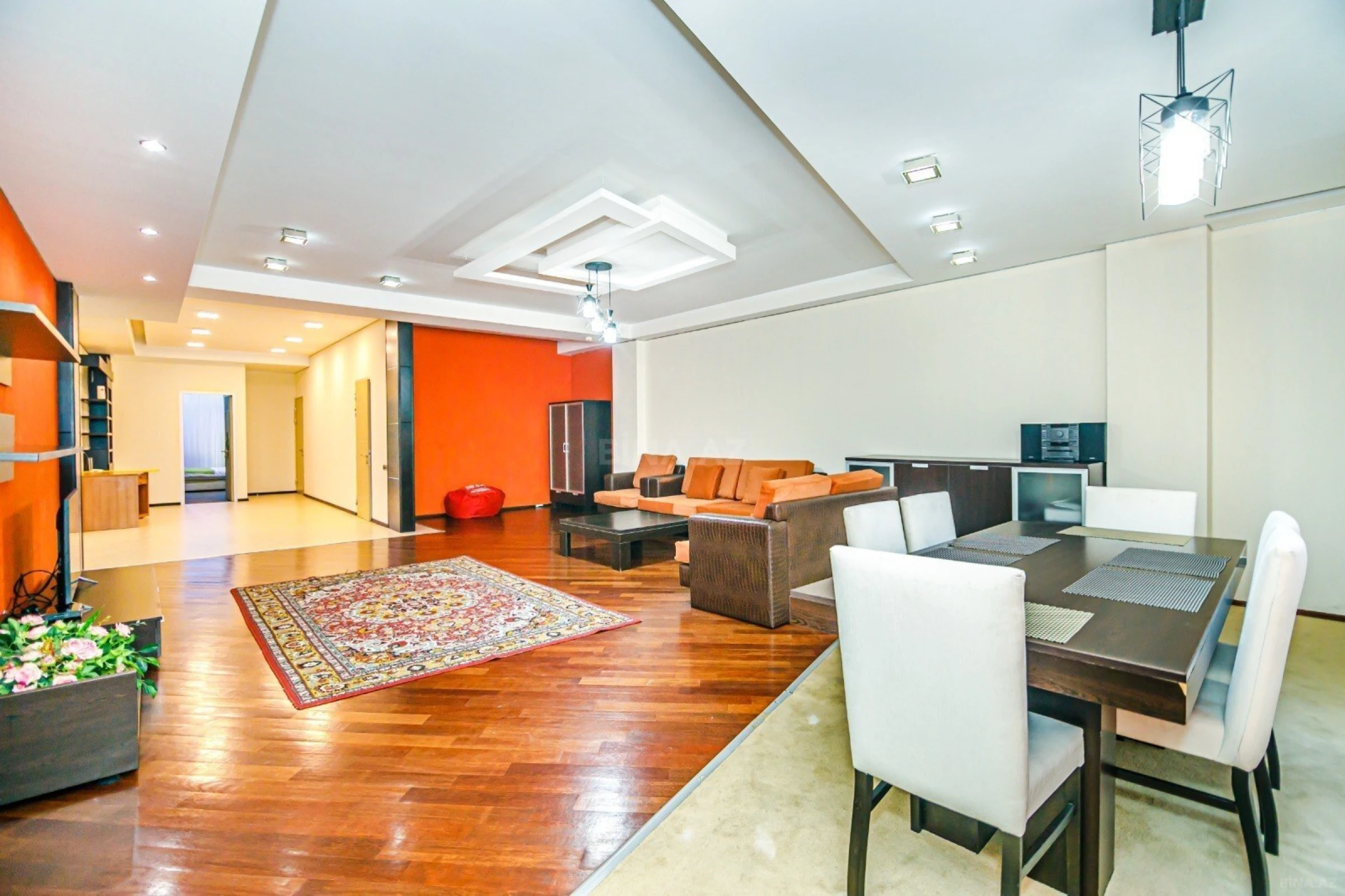 Kirayə verilir 3 otaqlı mənzil 175 m²