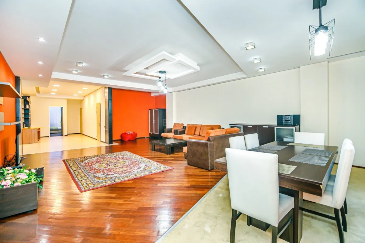 Kirayə verilir 3 otaqlı mənzil 175 m²