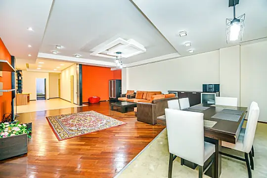 Kirayə verilir 3 otaqlı mənzil 175 m²