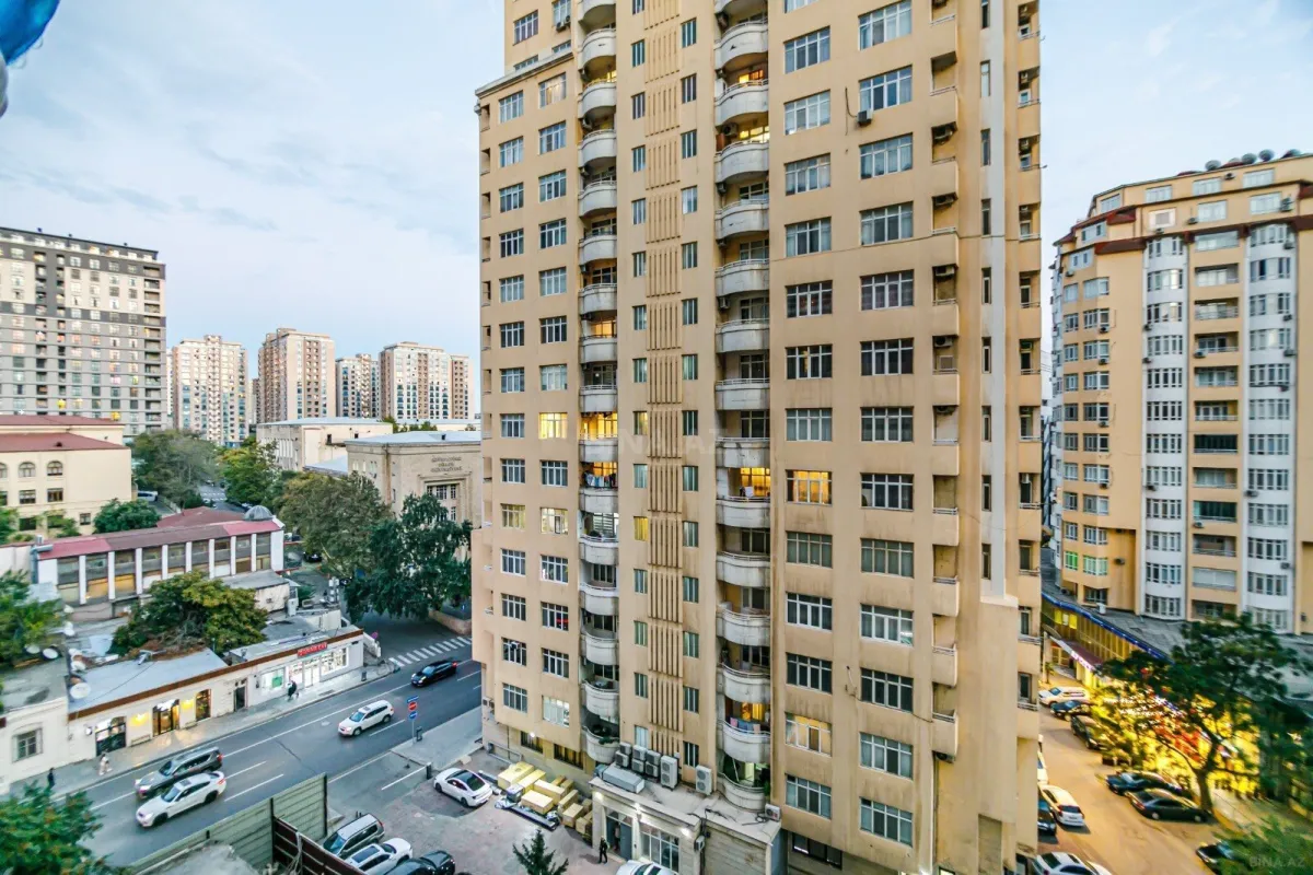 Kirayə verilir 3 otaqlı mənzil 175 m²