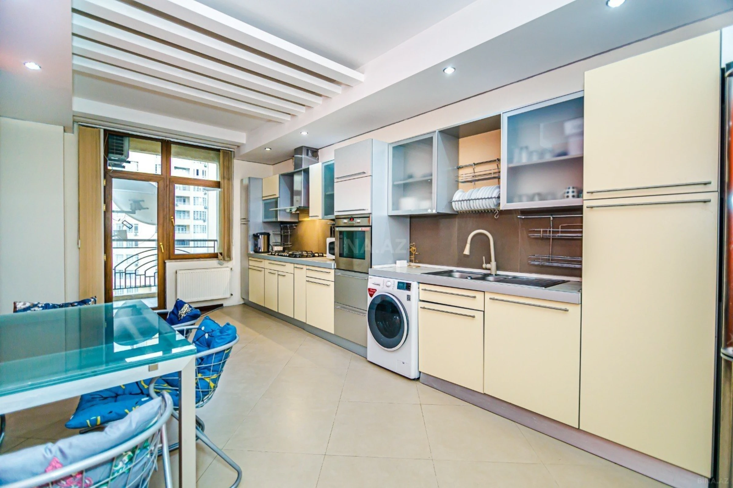 Kirayə verilir 3 otaqlı mənzil 175 m²