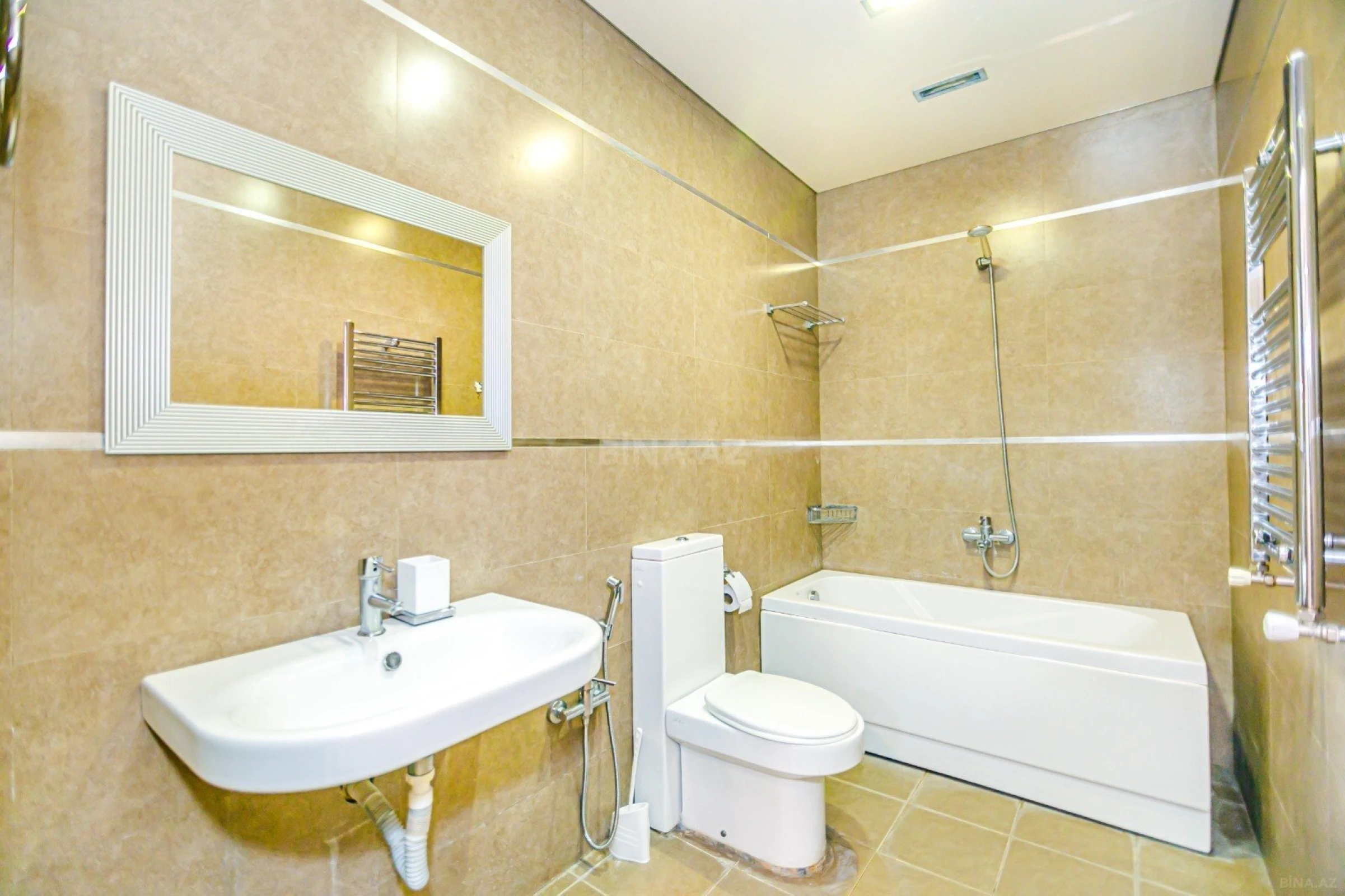 Kirayə verilir 3 otaqlı mənzil 175 m²