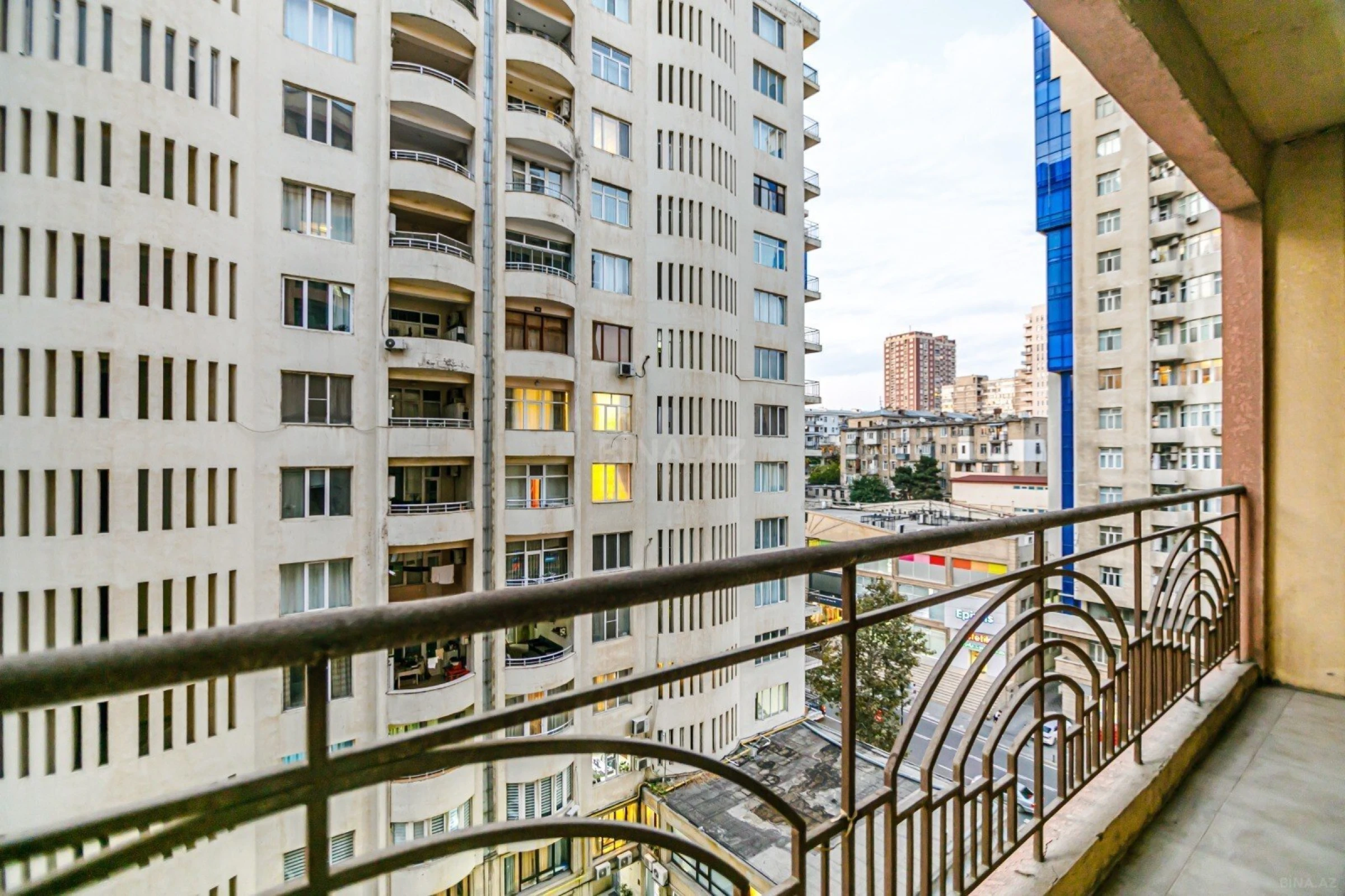 Kirayə verilir 3 otaqlı mənzil 175 m²
