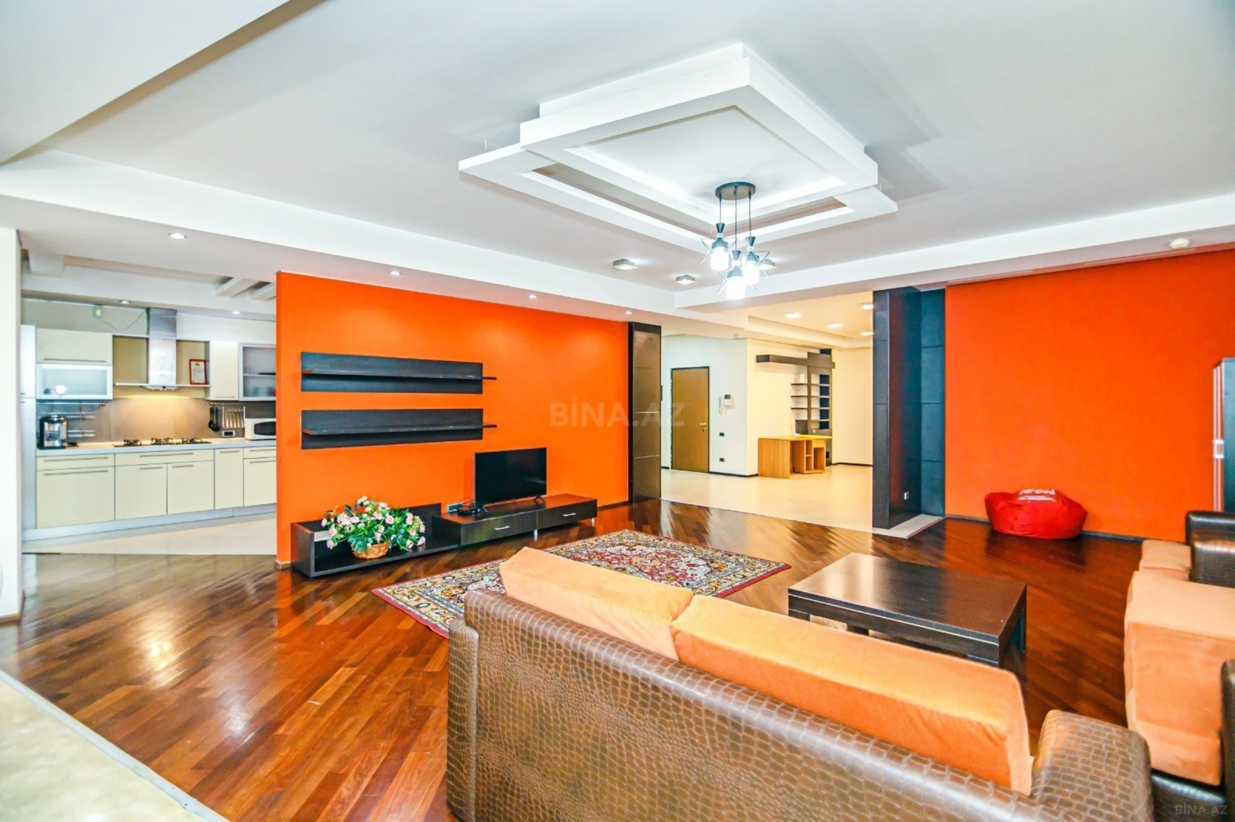 Kirayə verilir 3 otaqlı mənzil 175 m²