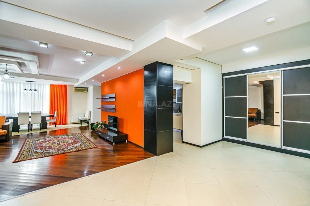 Kirayə verilir 3 otaqlı mənzil 175 m²