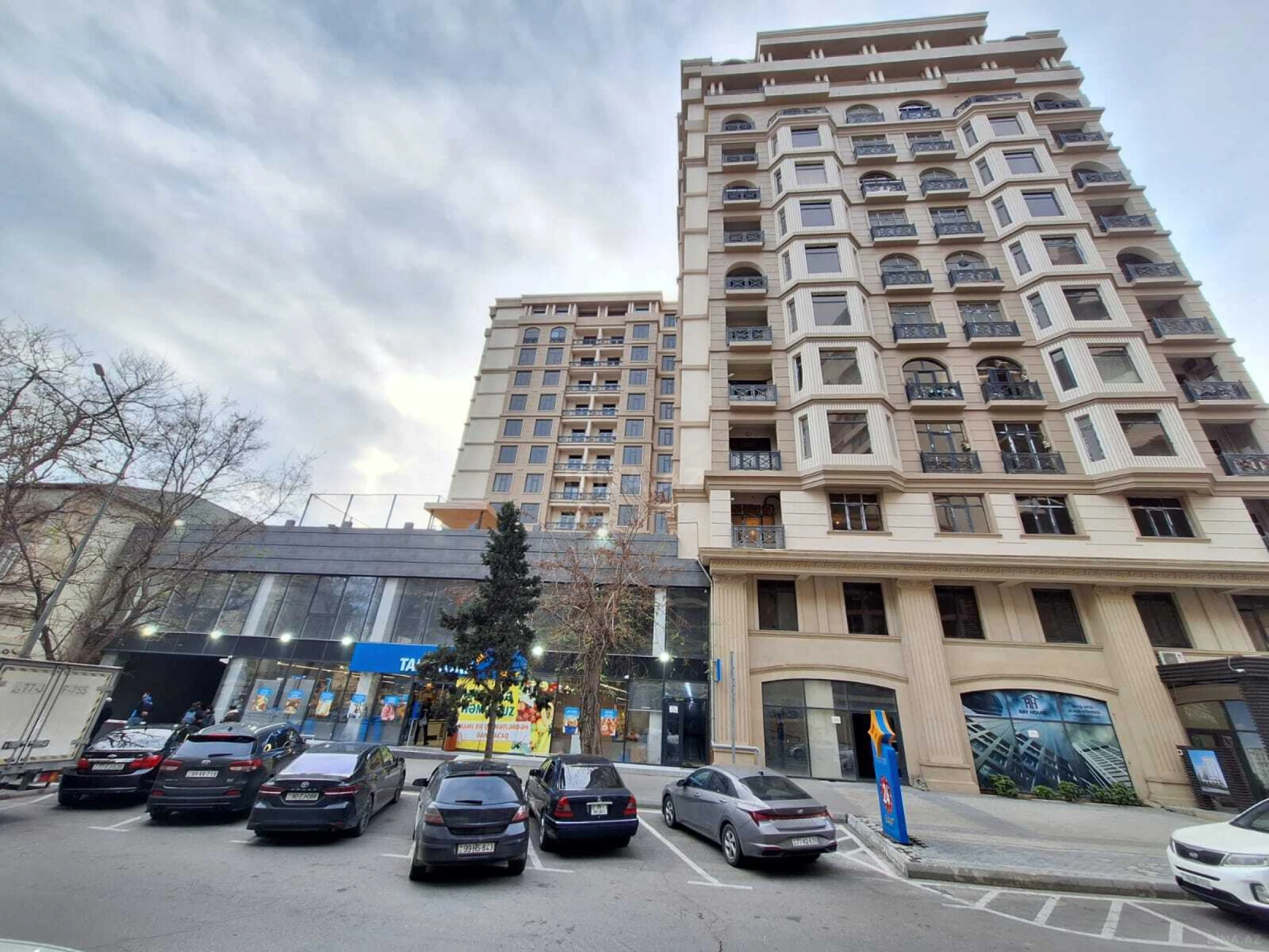 Satılır 2 otaqlı mənzil 99.3 m²