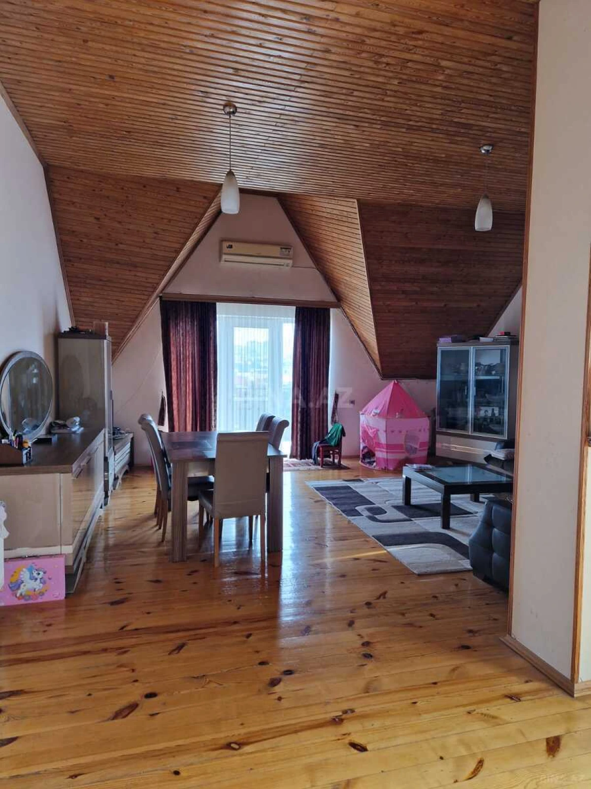 Satılır 6 otaqlı həyət evi 300 m²