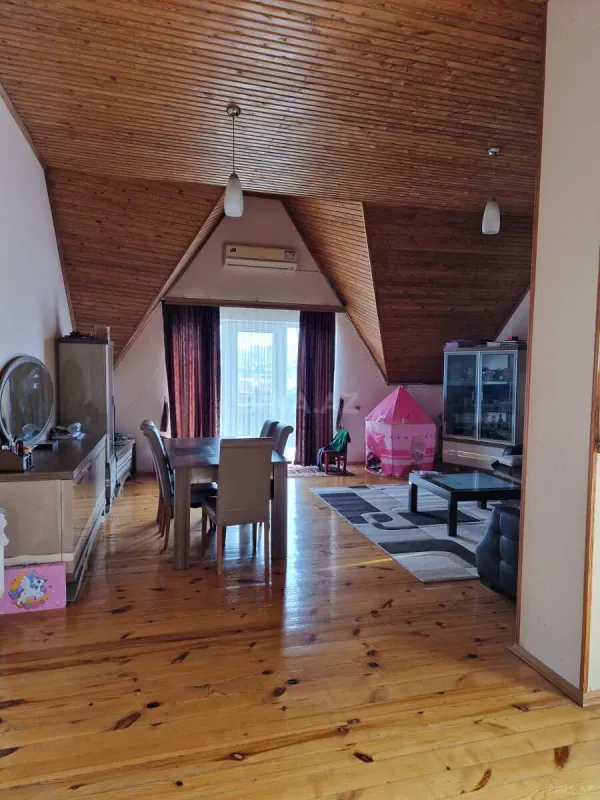 Satılır 6 otaqlı həyət evi 300 m²