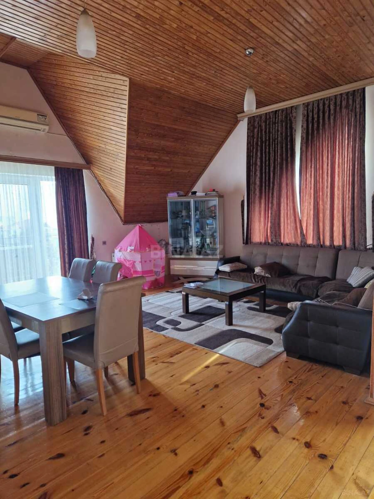 Satılır 6 otaqlı həyət evi 300 m²