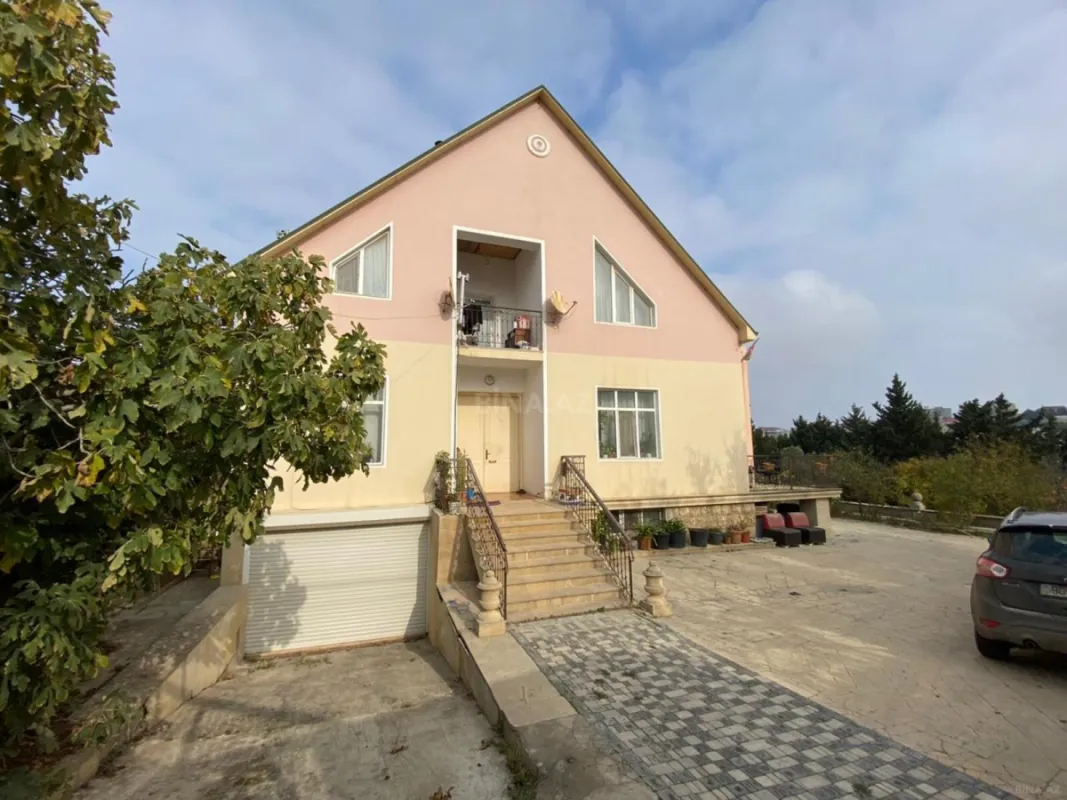 Satılır 6 otaqlı həyət evi 300 m²