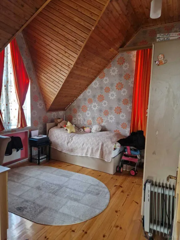 Satılır 6 otaqlı həyət evi 300 m²