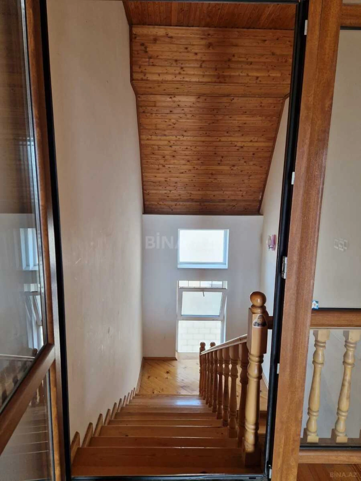 Satılır 6 otaqlı həyət evi 300 m²