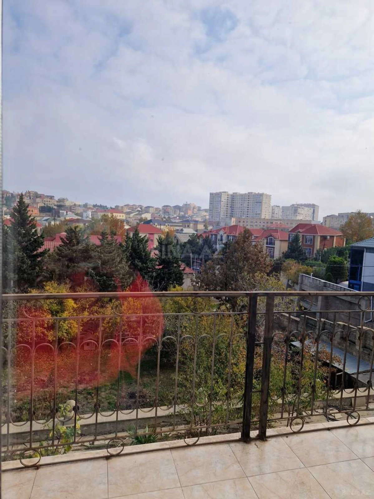 Satılır 6 otaqlı həyət evi 300 m²