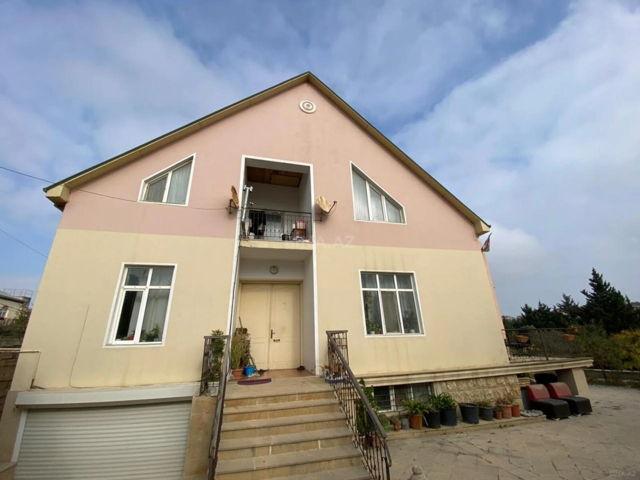 Satılır 6 otaqlı həyət evi 300 m²