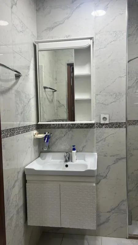 Kirayə verilir 2 otaqlı mənzil 43 m²