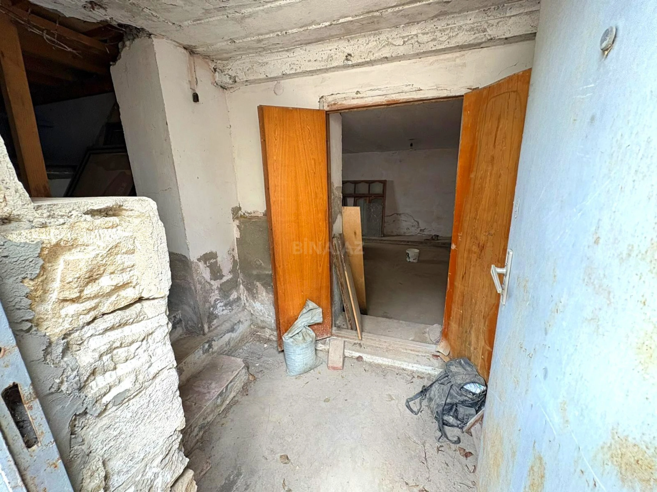 Satılır 5 otaqlı mənzil 100 m²