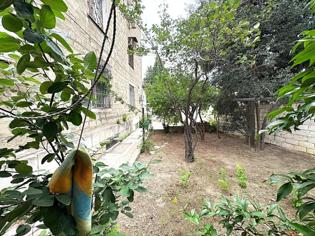 Satılır 5 otaqlı mənzil 100 m²