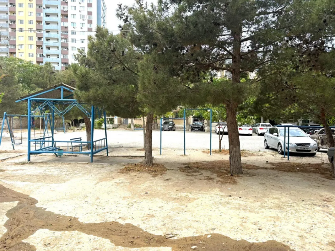 Satılır 5 otaqlı mənzil 100 m²