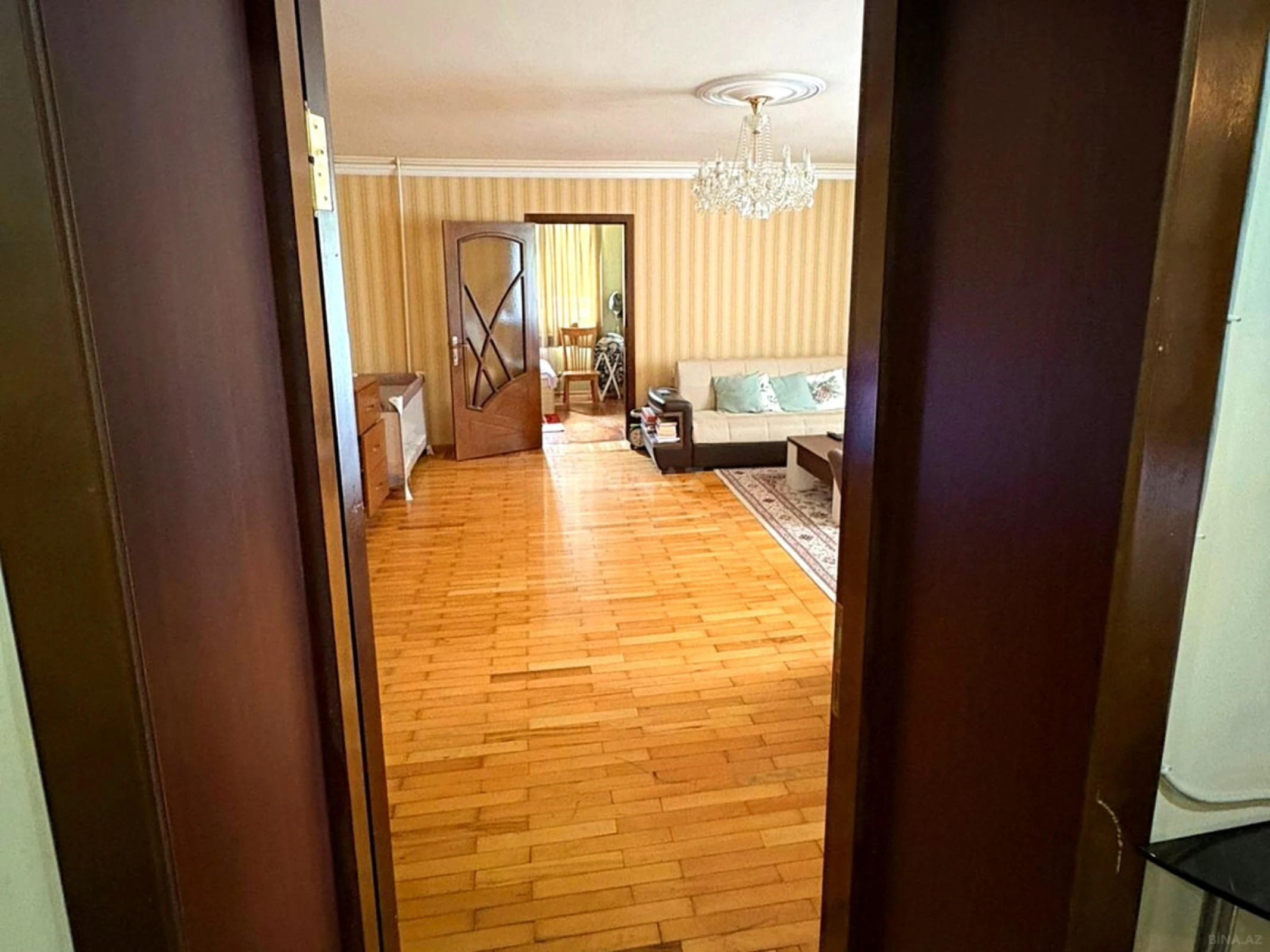Satılır 5 otaqlı mənzil 100 m²
