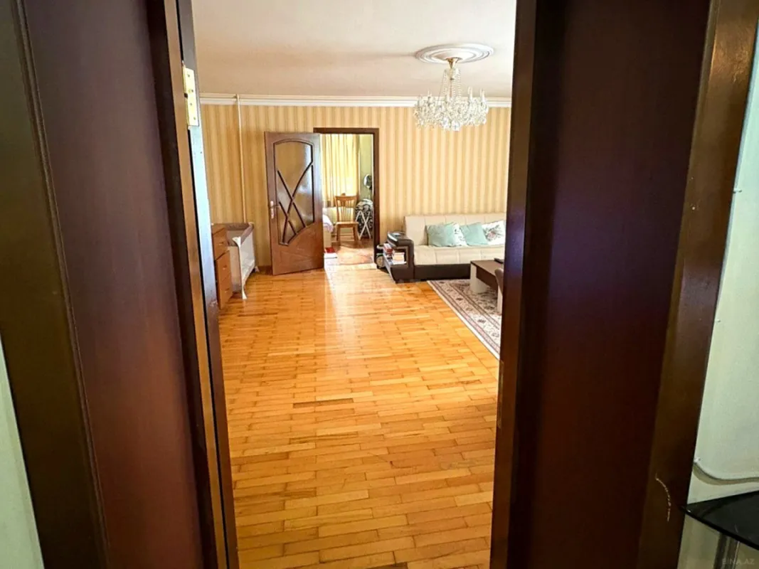 Satılır 5 otaqlı mənzil 100 m²
