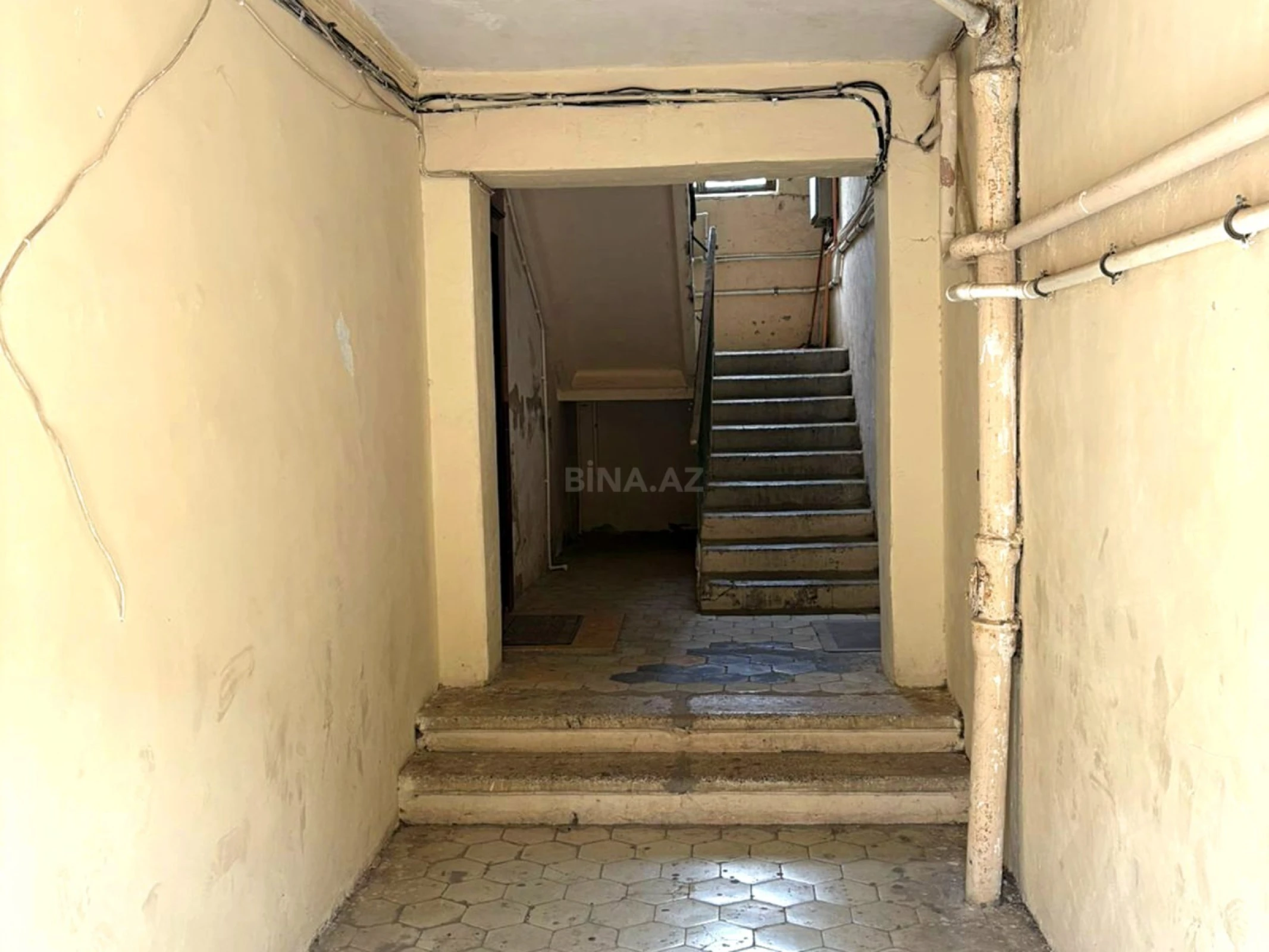 Satılır 5 otaqlı mənzil 100 m²